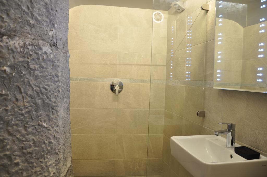 Suite Voltaire Carcassone Room photo